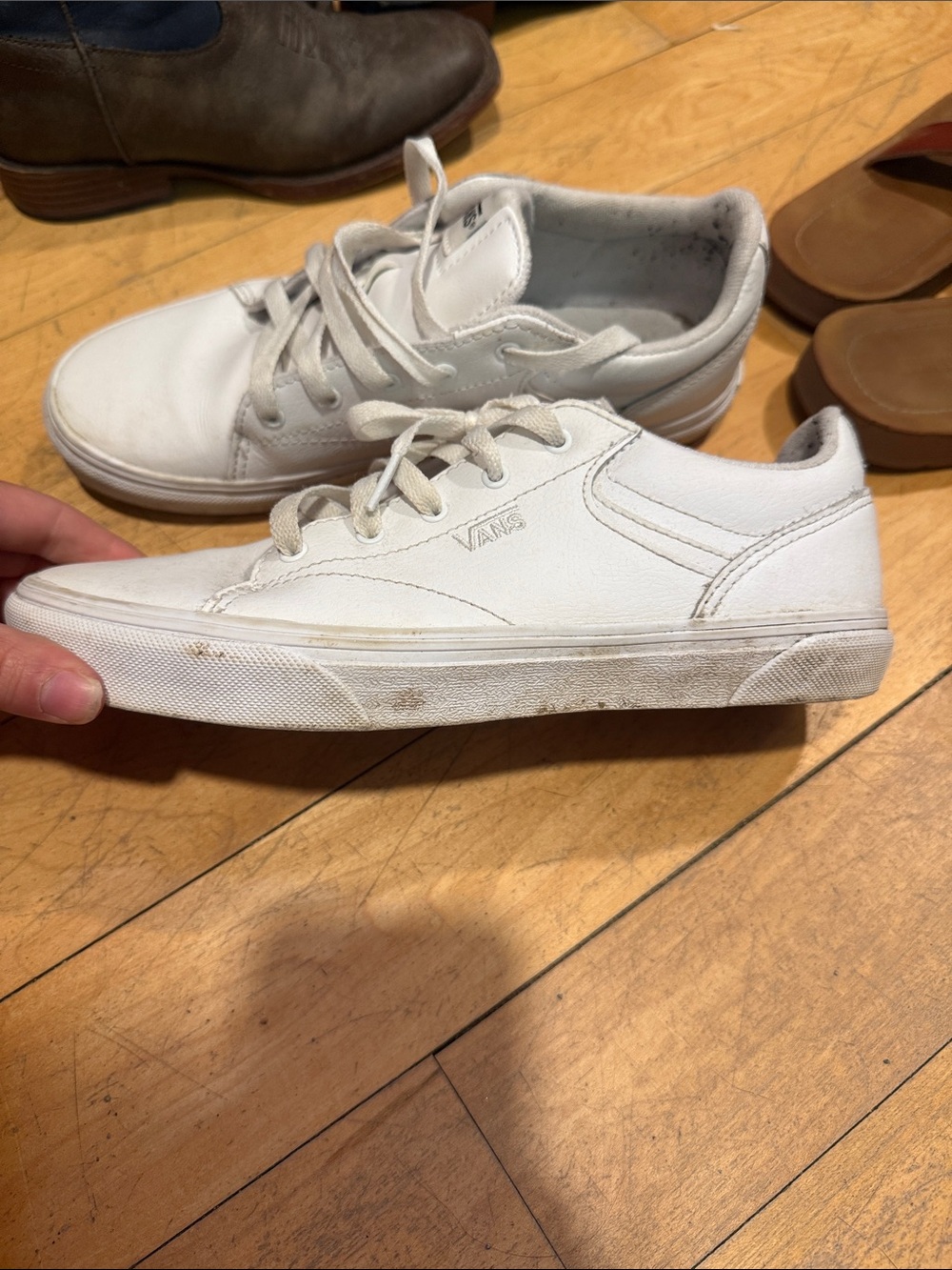 Vans White Low-Profile Leather Sneakers W8/Y6